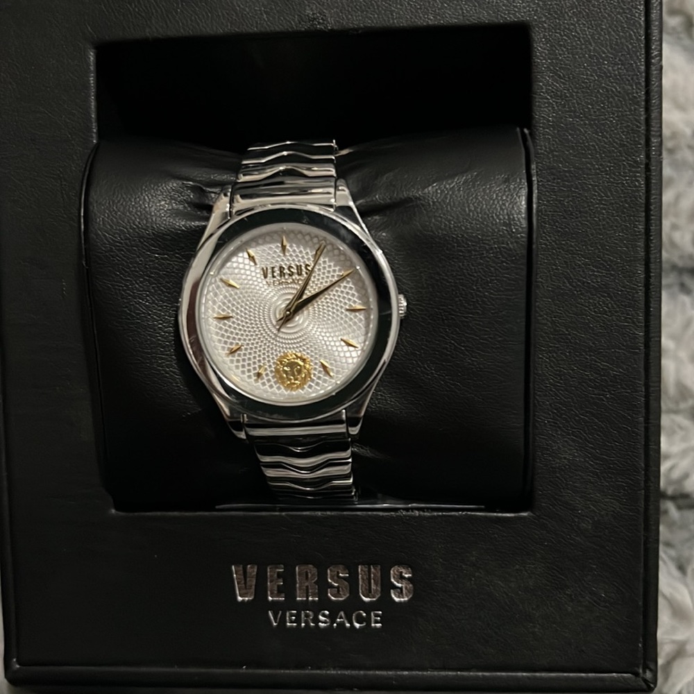 Versus Versace Watch - image 3